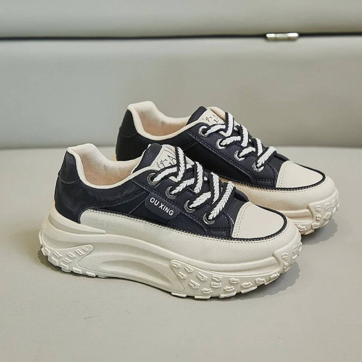 Luvora™ - Tjocksulade Ortopediska Sneakers